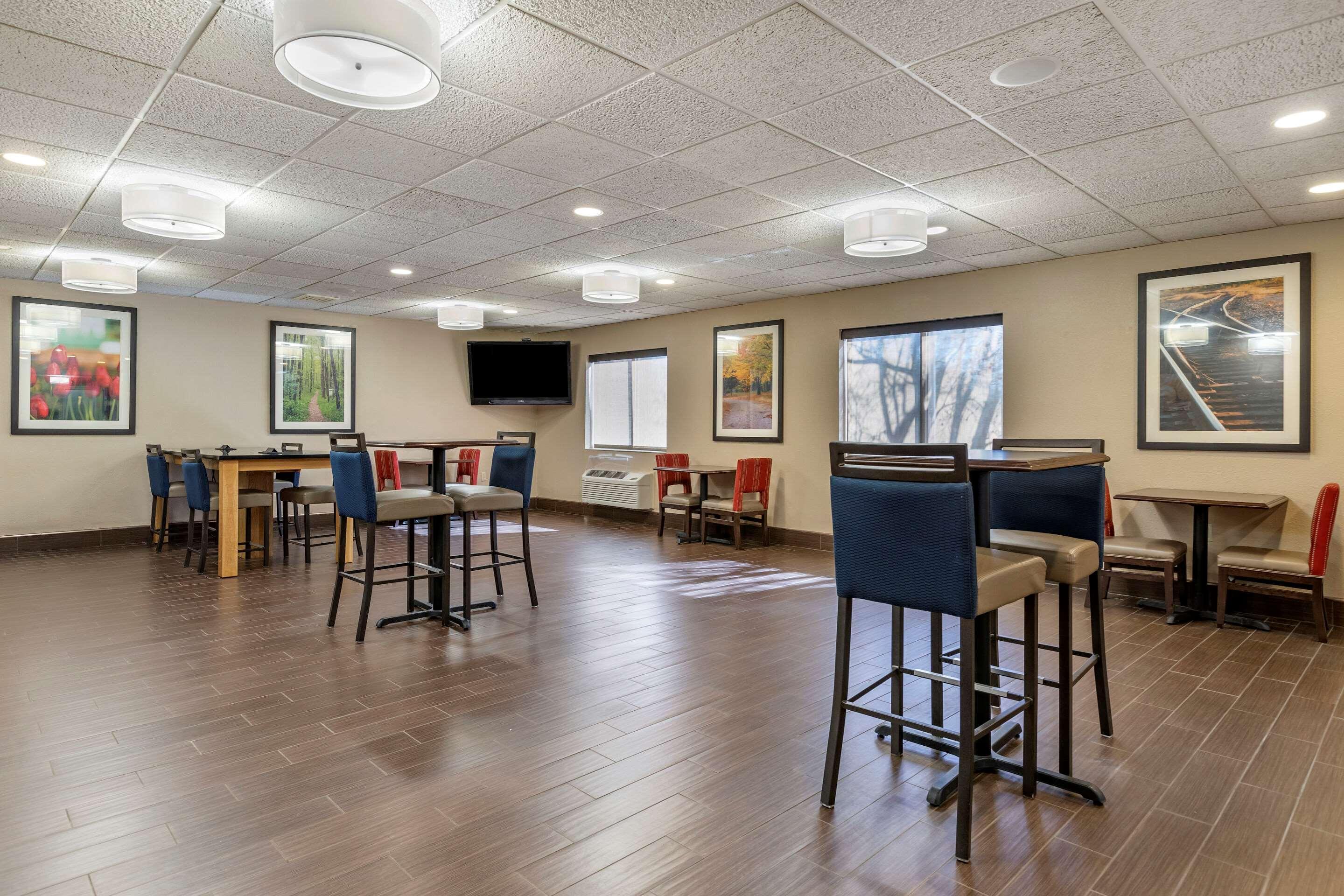 Comfort Inn & Suites Paw Paw Buitenkant foto