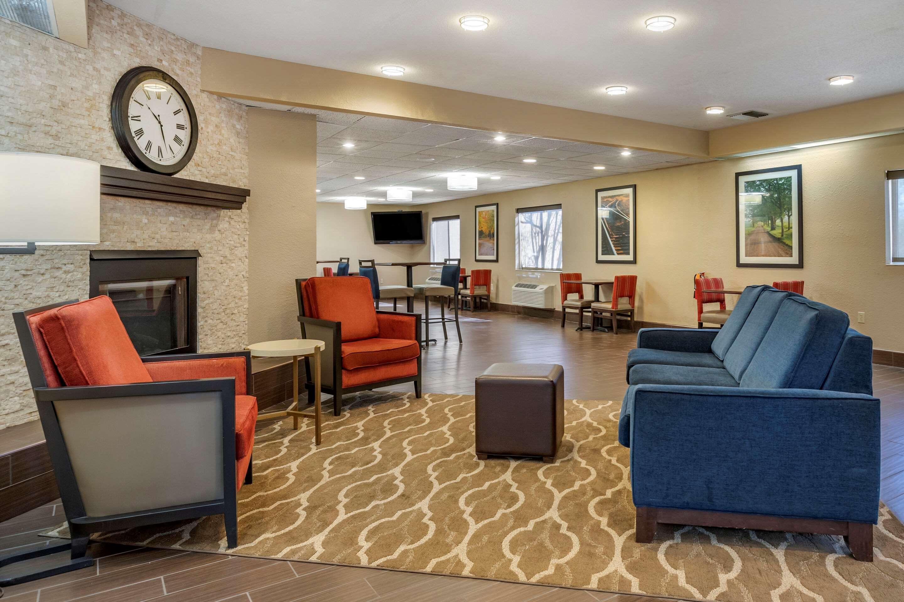 Comfort Inn & Suites Paw Paw Buitenkant foto